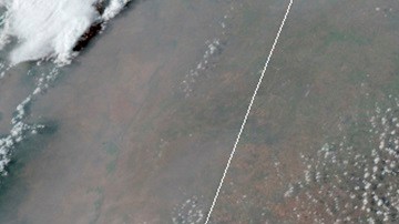 USA9870. MIAMI (ESTADOS UNIDOS), 20/05/2021.- Fotografía del 26 de agosto de 2020 cedida hoy por la Administración Nacional de Océanos y Atmósfera de EEUU (NOAA) donde se muestra una imagen satelital del huracán Laura mientras se acercaba a tocar tierra en Luisiana. La temporada ciclónica en el Atlántico, que comienza el próximo 1 de junio, será menos intensa que la de 2020, pero más activa de lo normal con la formación de entre 6 y 10 huracanes, según el pronóstico anual difundido este jueves por la NOAA. EFE/NOAA /SOLO USO EDITORIAL /SOLO DISPONIBLE PARA ILUSTRAR LA NOTICIA QUE ACOMPAÑA (CRÉDITO OBLIGATORIO)
