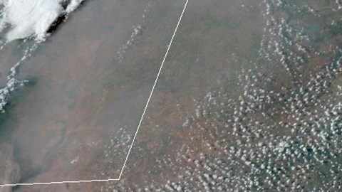 USA9870. MIAMI (ESTADOS UNIDOS), 20/05/2021.- Fotografía del 26 de agosto de 2020 cedida hoy por la Administración Nacional de Océanos y Atmósfera de EEUU (NOAA) donde se muestra una imagen satelital del huracán Laura mientras se acercaba a tocar tierra en Luisiana. La temporada ciclónica en el Atlántico, que comienza el próximo 1 de junio, será menos intensa que la de 2020, pero más activa de lo normal con la formación de entre 6 y 10 huracanes, según el pronóstico anual difundido este jueves por la NOAA. EFE/NOAA /SOLO USO EDITORIAL /SOLO DISPONIBLE PARA ILUSTRAR LA NOTICIA QUE ACOMPAÑA (CRÉDITO OBLIGATORIO)