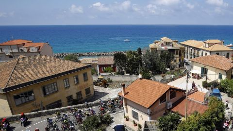 La casa está completamente renovada y completamente amueblada, y se encuentra en el centro de la ciudad de Pizzo Calabro.