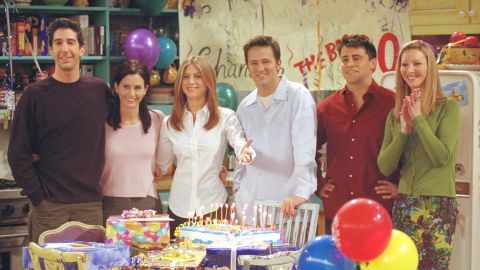 Warner Bros llega a tener ingresos de alrededor de $1,000 millones de dólares al año tan solo con las retransmisiones de 'Friends'.