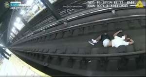 Angustioso rescate: policías héroes evitaron arrollamiento fatal en el Metro de Nueva York
