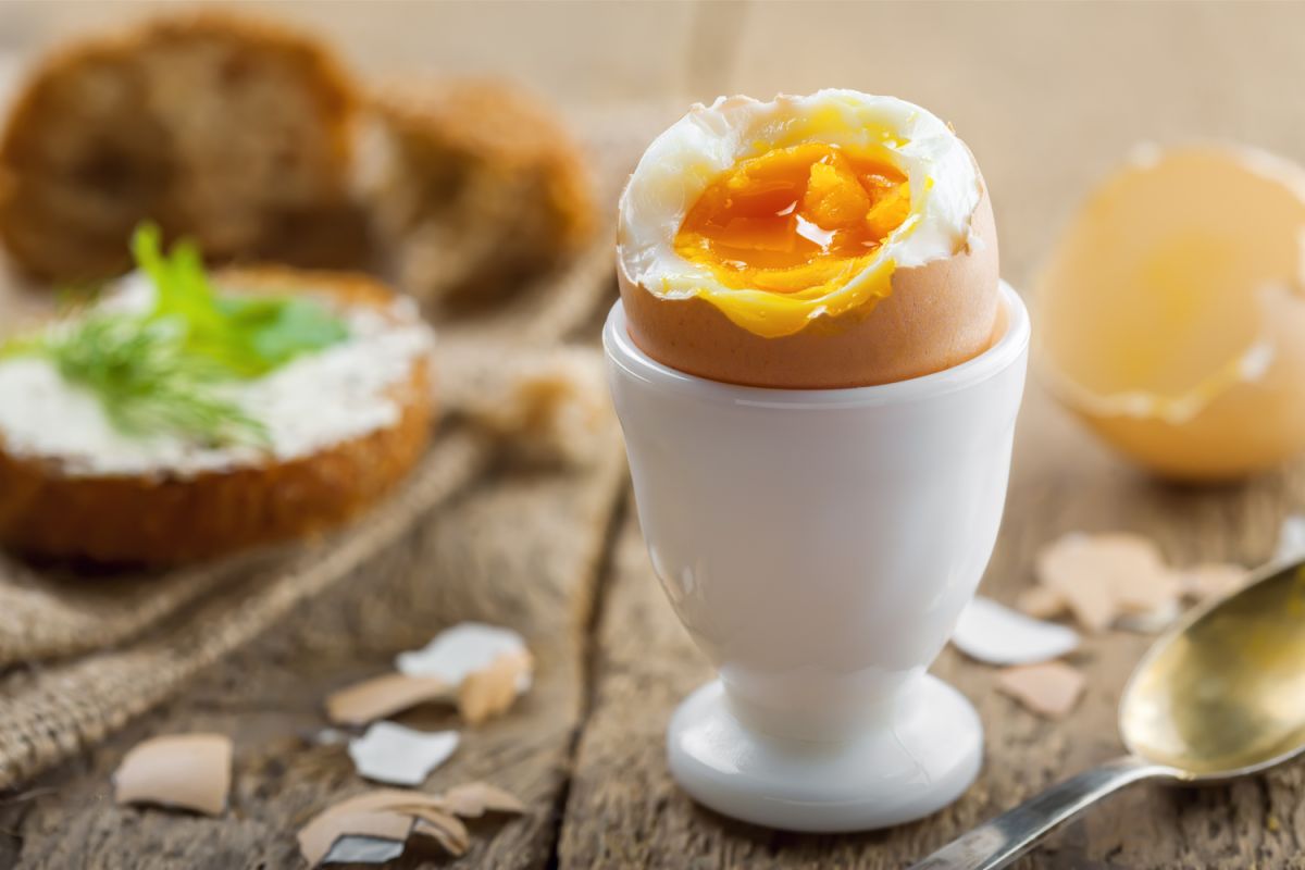Según un reciente estudio finlandés comer un huevo al día, se asocia con un 28% menos de riesgo de padecer demencia y enfermedad de Alzheimer.