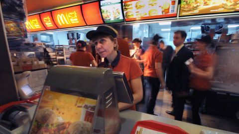 Esta estrategia solo se está llevando a cabo en una sucursal de McDonald's, cuya ubicación no se ha dado a conocer.