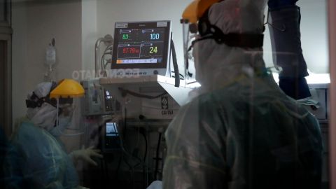 Finge muerte coronavirus noviazgo