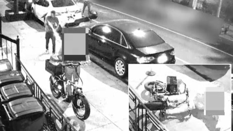 Ataque captado por cámara de seguridad.