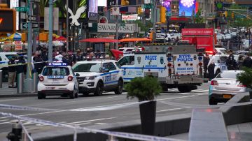 La policía acudió a la escena del tiroteo en Times Square.