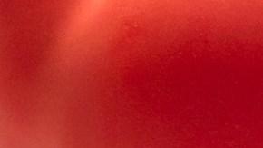 Es importante monitorear la presión arterial si hay historial familiar de problemas cardiovasculares.