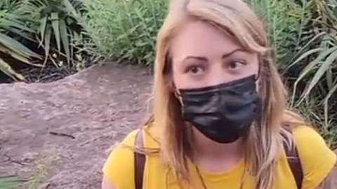 Expulsan a mamá autista de Six Flags porque su short era demasiado corto