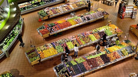 Durante el fin de semana festivo de Acción de Gracias, las principales cadenas de supermercados y tiendas de conveniencia manejarán horarios especiales. No dudes en verificarlo en sus sitios web.