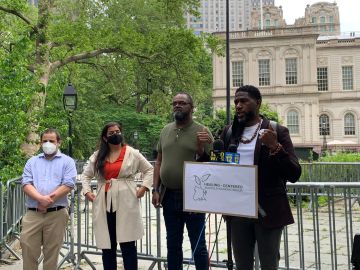Junto al Defensor del Pueblo, Jumaane Williams, lanzan grupo de trabajo para promover estrategias contra el trauma en escuelas de Nueva York