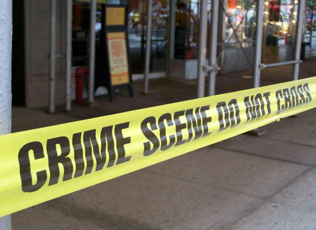 Dos mujeres asesinadas en Nueva York: una latina en casa atacada por su pareja y otra dentro de auto robado en Ohio estacionado en edificio NYCHA