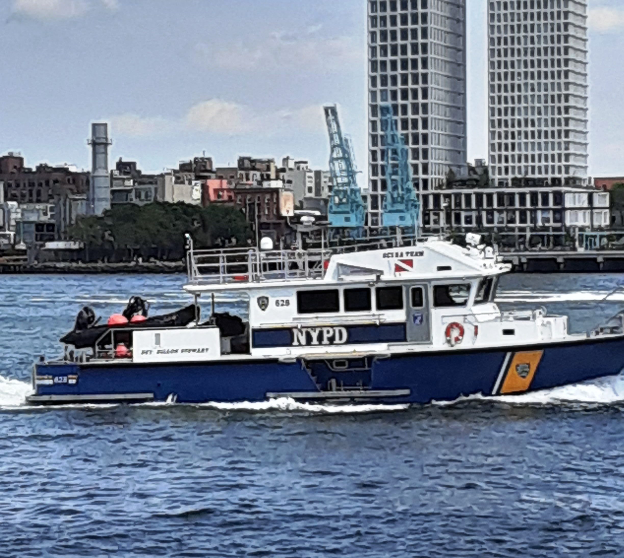 Avioneta se estrelló en East River en Queens, Nueva York; 2 ocupantes rescatados