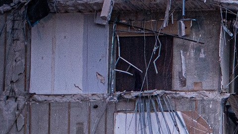 Se encontró a 53 personas, pero hay 99 más desaparecidas en el derrumbe.