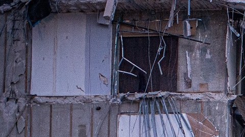Se encontró a 53 personas, pero hay 99 más desaparecidas en el derrumbe.