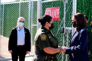 Kamala Harris dice que ha estado "muchas veces" por la frontera en primera visita oficial a esa zona por El Paso, Texas