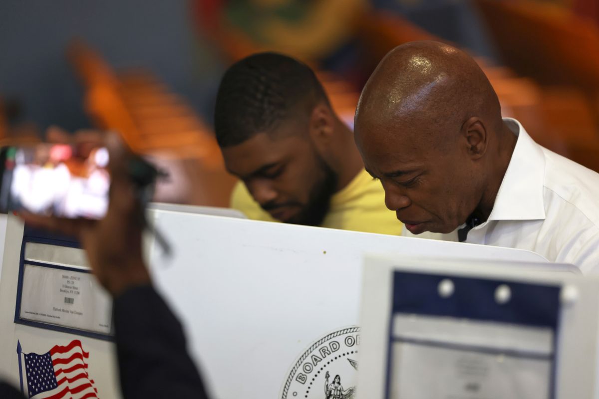 NEW YORK, NEW YORK - JUNE 22: New York City mayoral candidate Eric Adams votes during Primary Election Day at  P.S. 81 on June 22, 2021 in the Bedford-Stuyvesant neighborhood of Brooklyn borough in New York City. Mayoral candidate and frontrunner Eric Adams voted in a crowded race where recent polls have him leading the pack in a bid to replace Mayor Bill de Blasio. This is the first year in the city for ranked-choice voting, which allows voters to rank their top five candidates. (Photo by Michael M. Santiago/Getty Images)