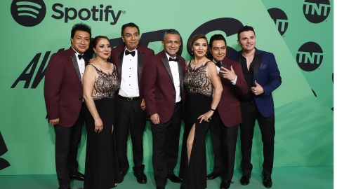 Los Ángeles Azules responden ante la presión por censurar el tema “17 años”