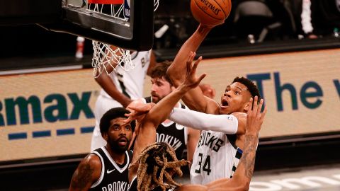Este sábado iniciaron las semifinales entre Bucks y Nets.