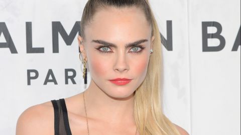 La top model Cara Delevingne tuvo que mudarse de su casa por un columpio sexual.