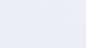 Chiquis Rivera graba video juguetona y con chupeta en mano.