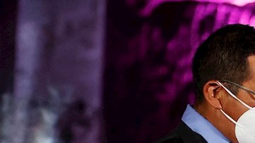 Egan entregó la maglia rosa a sus padres en Zipaquirá.