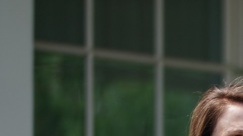 La presidenta del Cámara de Representantes, Nancy Pelosi, y el líder de la mayoría en el Senado, Chuck Schumer, 2021.