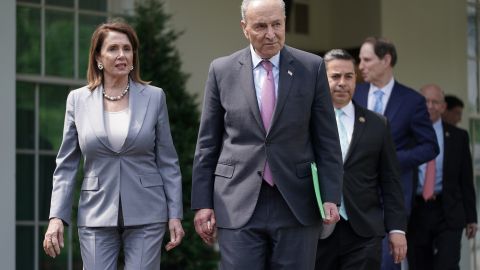 La presidenta del Cámara de Representantes, Nancy Pelosi, y el líder de la mayoría en el Senado, Chuck Schumer, 2021.