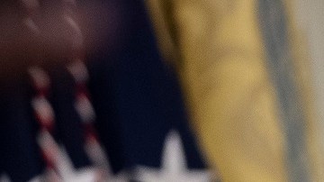 El exfiscal general William Barr y el expresidente Donald Trump.