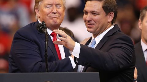 El expresidente Donald Trump y el gobernador de Florida, Ron DeSantis.