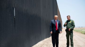 Donald Trump junto a Rodney Scot en San Luis. Arizona, el 23 de junio de 2020.