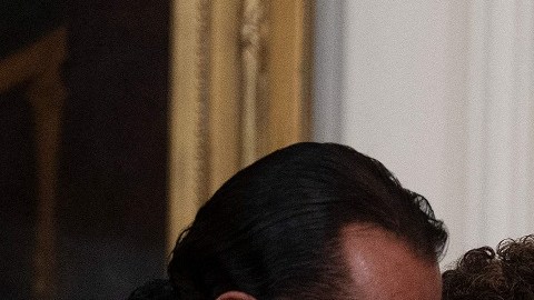 A la firma de la ley en la Casa Blanca acudieron líderes de derechos civiles.