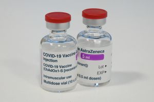 Arranca AstraZeneca sus pruebas clínicas de vacuna contra variante sudafricana del COVID-19
