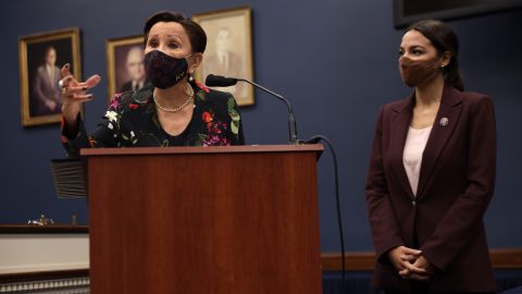 Alexandria Ocasio y Nydia Velazquez