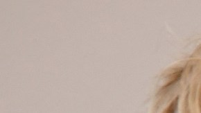 Las personas completamente vacunadas deberían seguir utilizando mascarilla en espacios con multitudes.