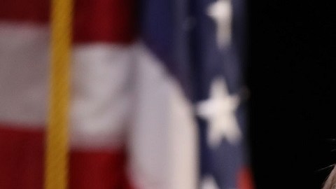 El senador Dick Durbin empuja la aprobación de la llamada Dream Act.