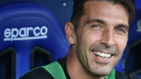 Buffon no se retira para ir a jugar con el Parma