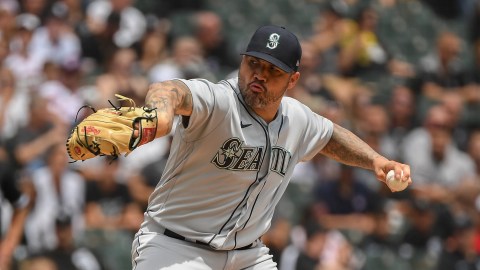 Hector Santiago fue suspendido por MLB