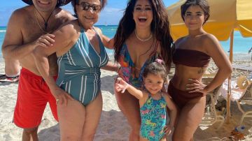 Carolina Sandoval con su familia de vacaciones en Hawaii