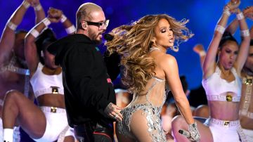 J Balvin publica foto donde claramente le está tocando el trasero a Jennifer Lopez.