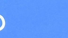 Kim Kardashian y Khloé Kardashian presumen sus cuerpos con aceite y bikinis para celebrar el cumpleaños de Khloé.