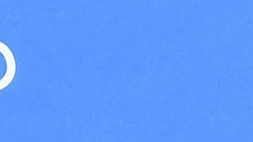 Kim Kardashian y Khloé Kardashian presumen sus cuerpos con aceite y bikinis para celebrar el cumpleaños de Khloé.