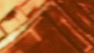 Lil Nas X besó un bailarín en el escenario y dice aún sentirse inseguro de su sexualidad.