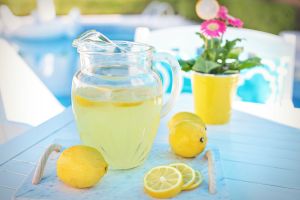 Limonada con azúcar en exceso, causante de afecciones cardiovasculares, diabetes y cáncer