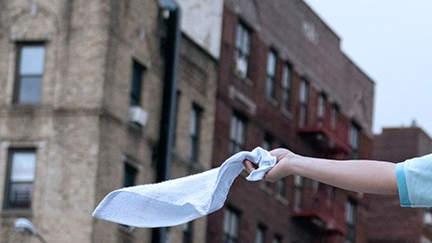 Lin-Manuel Miranda canta en una escena de In the Heights.