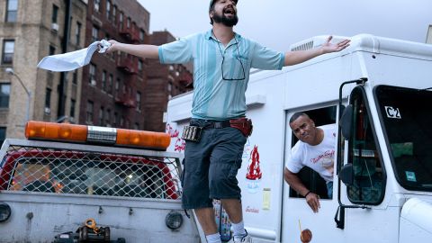 Lin-Manuel Miranda canta en una escena de In the Heights.