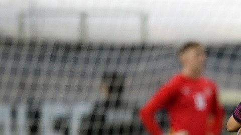 Lozano y Herrera parten como líderes en la mitad de la cancha.