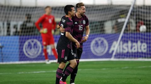 Lozano y Herrera parten como líderes en la mitad de la cancha.