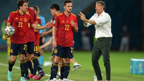 Luis Enrique es señalado por su alineacion en el debut en la Eurocopa