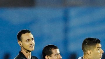 Luis Suárez no pudo sacar diferencias ante los guaraníes.