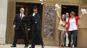 Algunas de las primeras parejas que se casaron hace 10 años en Manhattan, tras aprobarse la Ley de Igualdad Matrimonial en Nueva York.